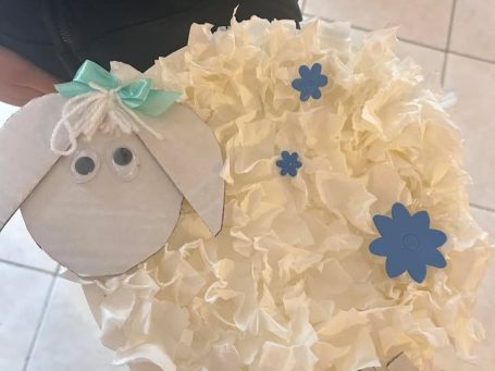 Schaf aus Klopapier